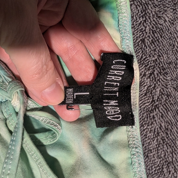 Current Mood Asymmetrical Dress in Green and Yellow - Picture 5 of 12